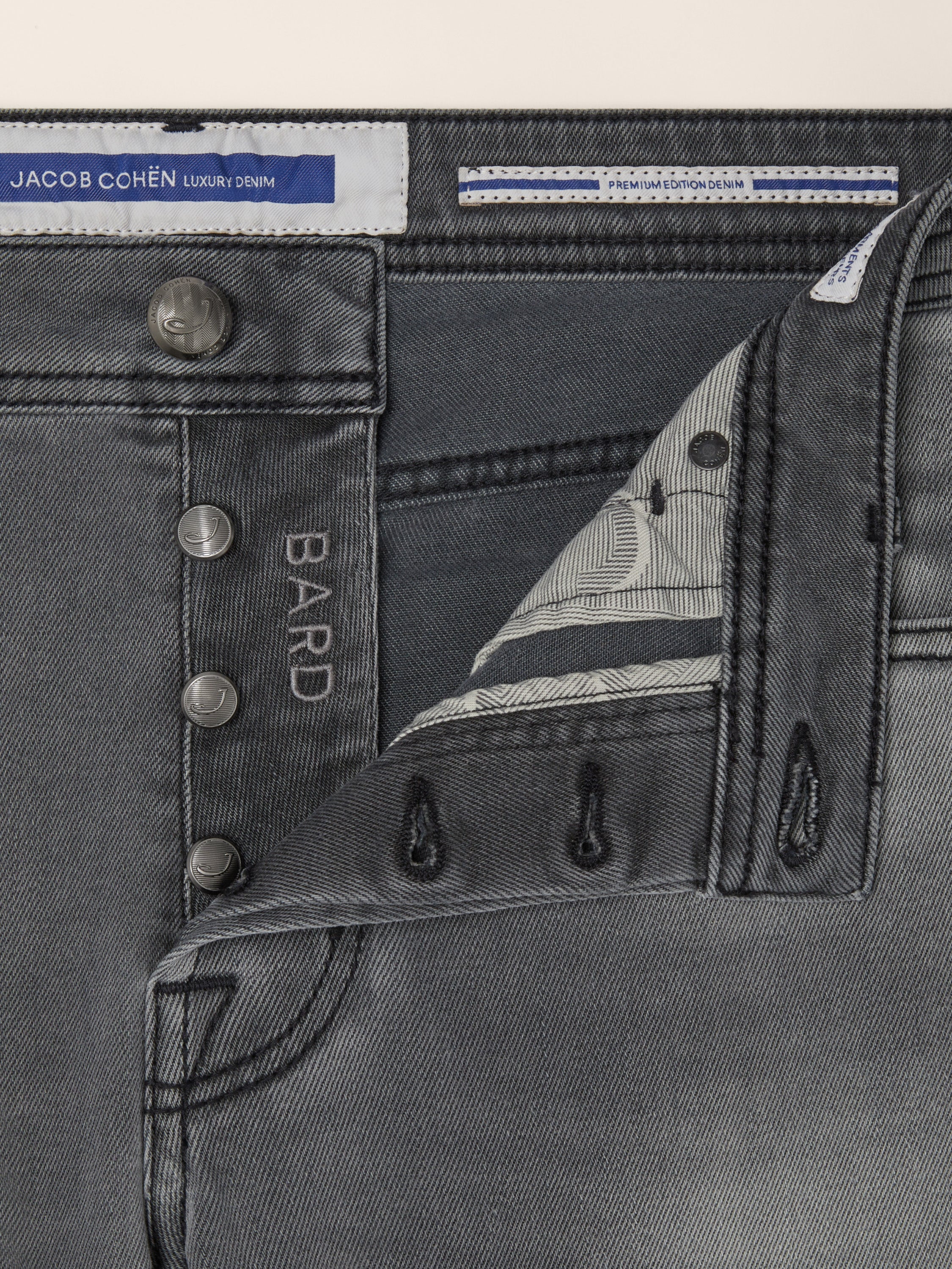 Bard Regular-Slim 5 Pocket Jeans in Black Sprayed Super