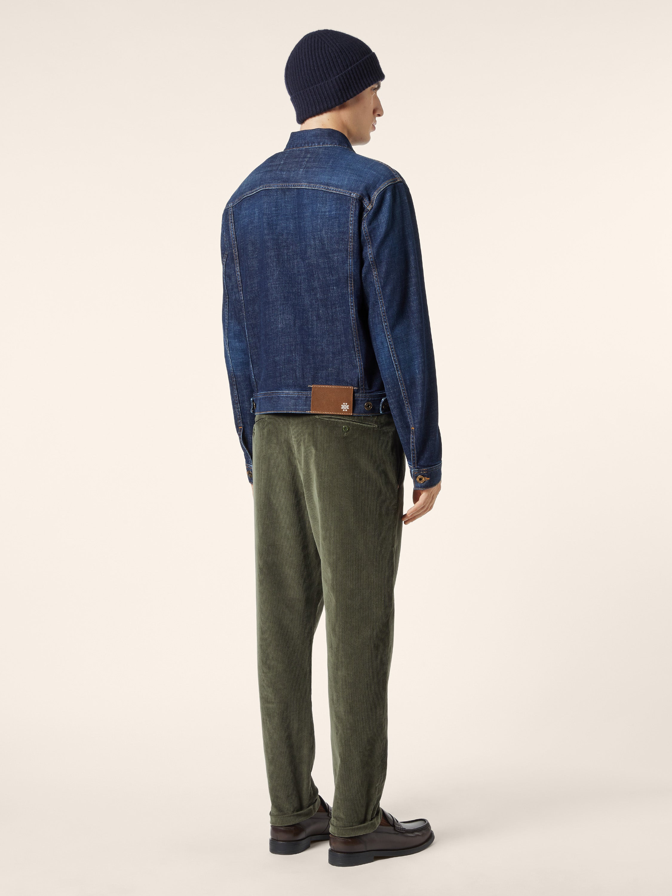 Trucker Jacket in Dark Blue Comfort Stretch Denim with Rinse