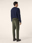 Pantalon Henry coupe chino cropped slim, velours côtelé stretch de coton et modal vert foncé | Jacob Cohën | Details 3