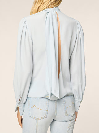 BLUSA CON SCOLLATURA DIETRO