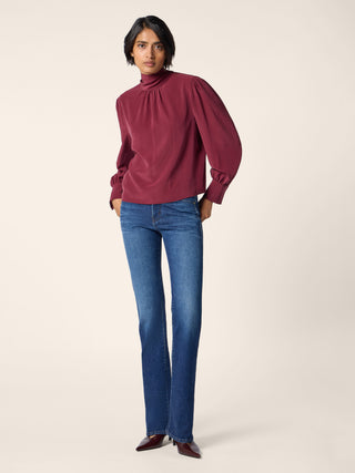 Blusa con lazo de crepé de China de seda color burdeos 2