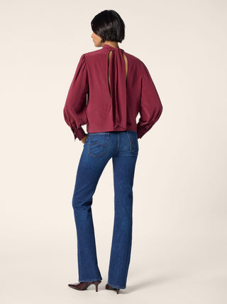 Blusa con lazo de crepé de China de seda color burdeos 3