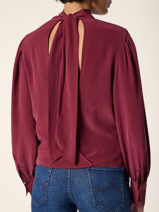 Blusa con lazo de crepé de China de seda color burdeos 4