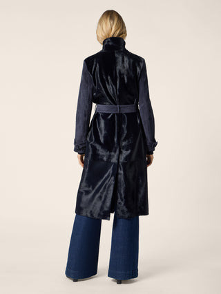 Cappotto midi in cavallino e suede colore blu notte 3