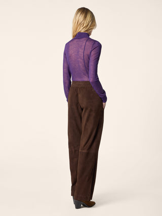 Pantalon Marianne coupe décontractée en daim léger marron 3