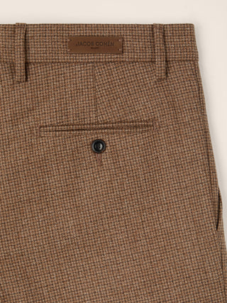 Pantalon Brian silhouette boyfriend coupe décontractée en flanelle de laine à micro carreaux rouille et marron 3