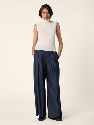 Sleeveless Turtleneck Top in White Wool 2