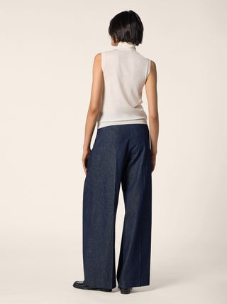 Sleeveless Turtleneck Top in White Wool 3