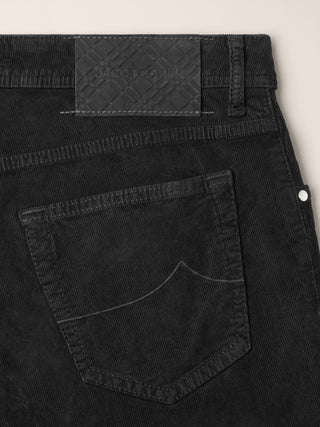 Pantalones Nick 5 bolsillos entallados de terciopelo stretch milrayas gris oscuro 2