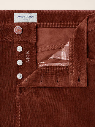 Pantalones Nick 5 bolsillos entallados de terciopelo stretch milrayas rojo 4