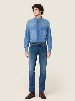 Jean 5 poches Bard Fast, coupe regular-slim, en denim doux super-extensible bleu clair, délavage vintage 6